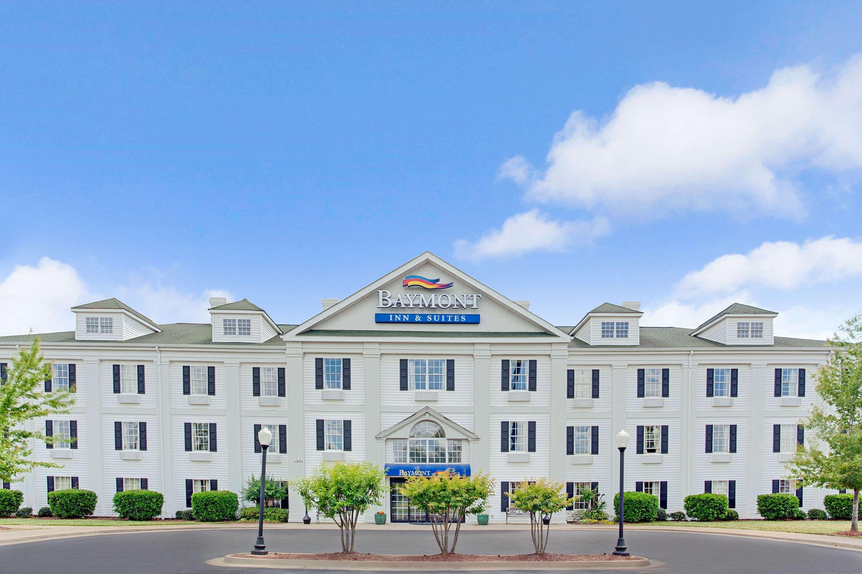Baymont By Wyndham Pearl Hotel Exterior foto